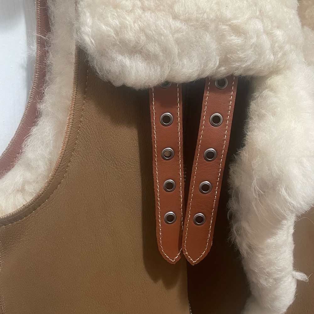 Coach  Lamb leather/shearling natural/ivory reversible Vest. - Picture 6 of 16